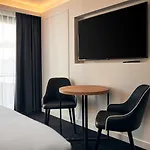 Gr8 Hotel